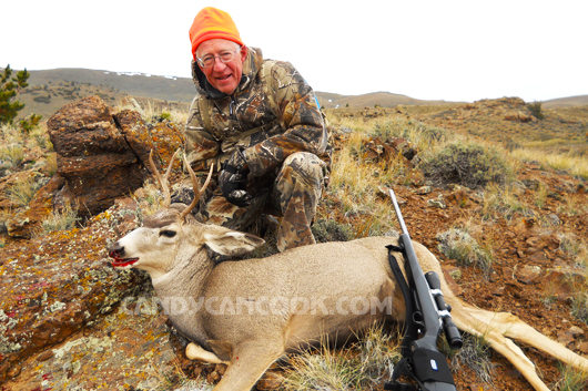 Nai tai lừa (Mule deer) - tình cờ ông bắn được khi đang săn nai sừng tấm (elk)