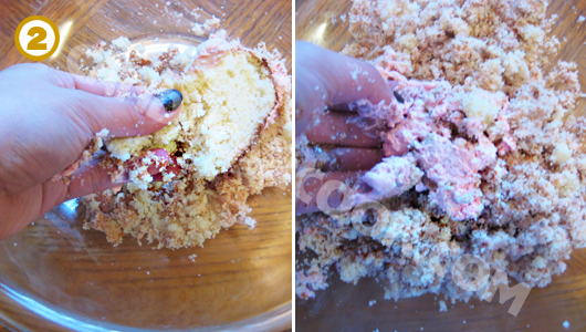 Dùng tay bóp vụn bánh và trộn với phần kem để làm thành hỗn hợp bánh mềm