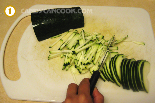 Thái zucchini thành sợi