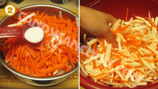 Bóp và ngâm củ cải, cà rốt với muối