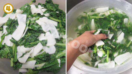 Rửa sạch củ cải sau khi đã ướp với muối rồi để ráo