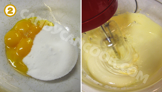 Đánh lòng đỏ trứng với đường cho tới khi thành kem